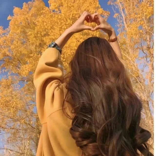 题图-“一个聪明的女人，朋友圈都这样发”